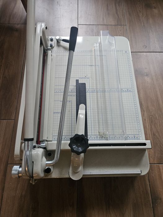 Gilotyna do papieru A3 model 868