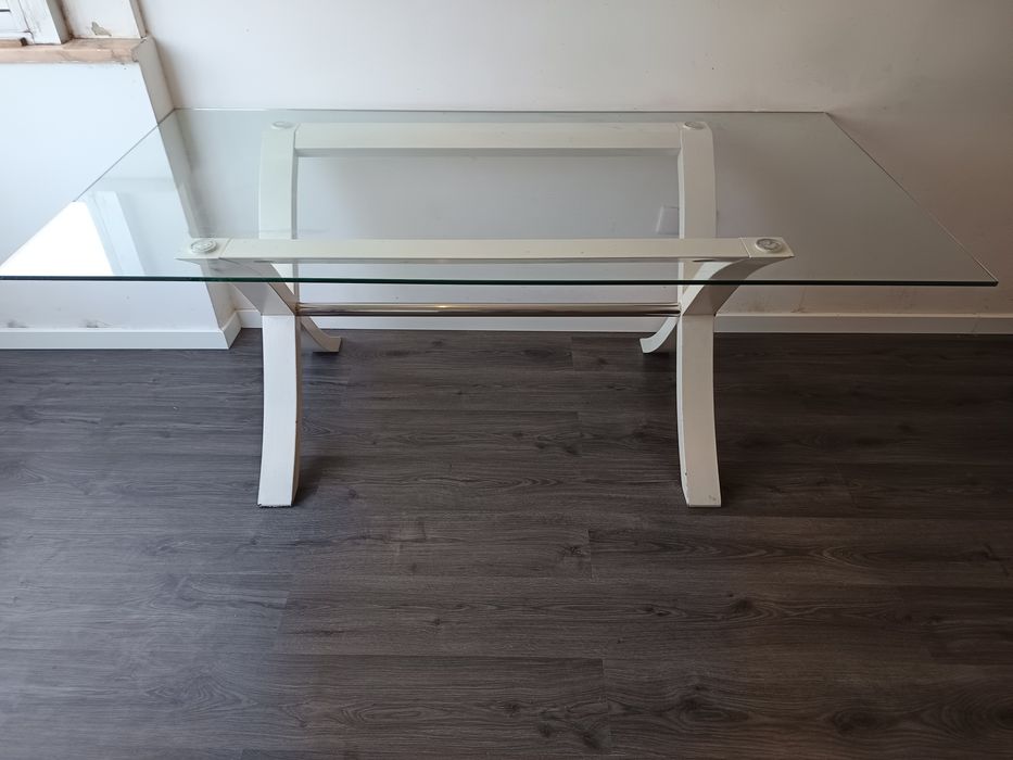 Mesa de vidro em bom estado!