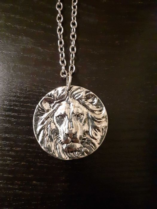 Colar fio medalhão Leão (fãs Sporting ou signos)