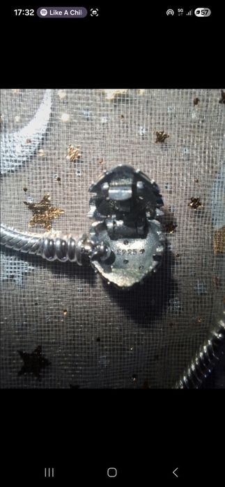 Pulseira prateada para berloques