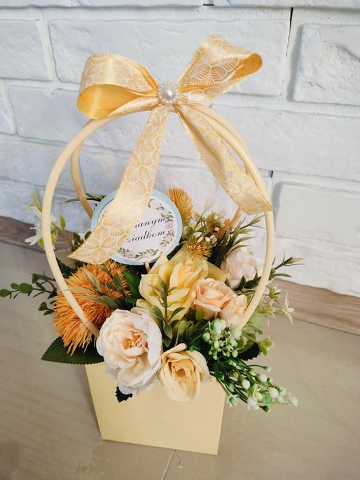 Prezent na Dzień Babci i Dziadka Flower box z kwiatami wzory