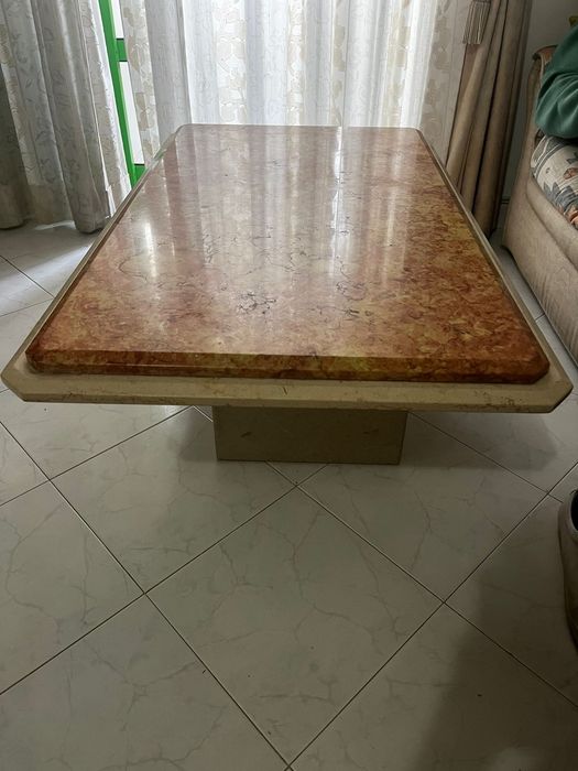 Mesa retangular em mármore