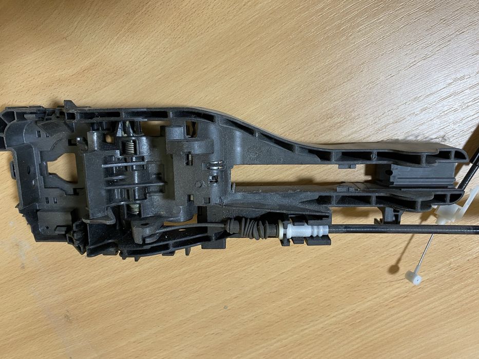 Замок лівої передньої двері Porsche Macan