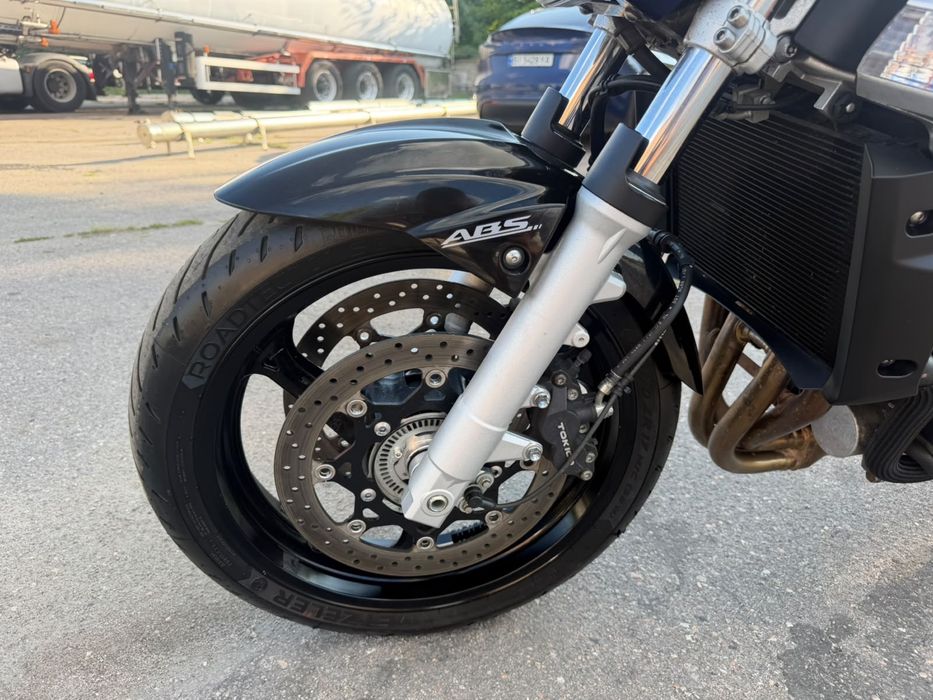 Продам мотоцикл SUZUKI GSR 600 A