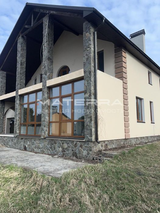 Продаж будинку в Бобриці з виходом до озера