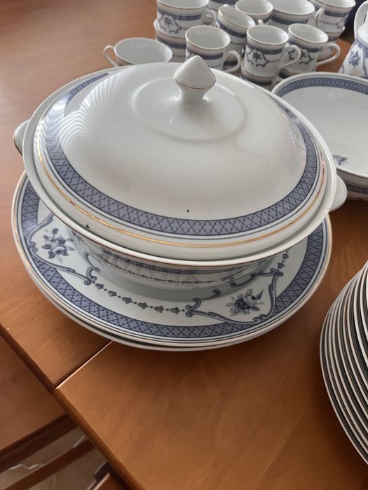 Serviço de Jantar, Chá e Café Porcelanas QN Portugal – 124 peças – Novo/Nunca Usado