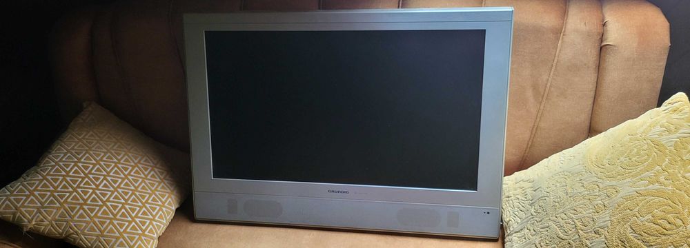 Telewizor Grundig Vivance 32" 100% sprawny