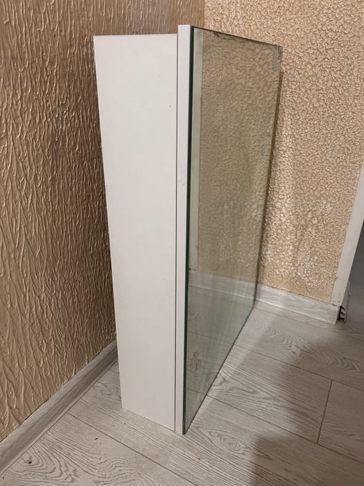 Шкафчик с зеркалом в ванную б.у