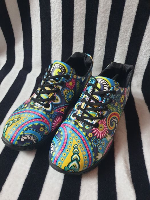 Buty FOLKOWE w mandale