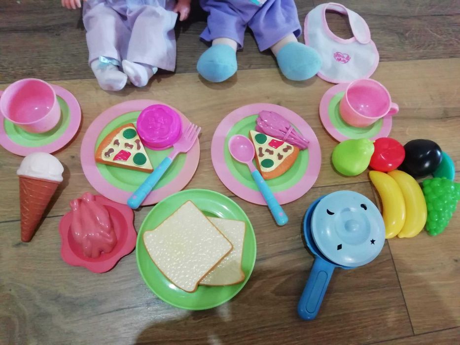 2 Bonecos bébés com acessórios