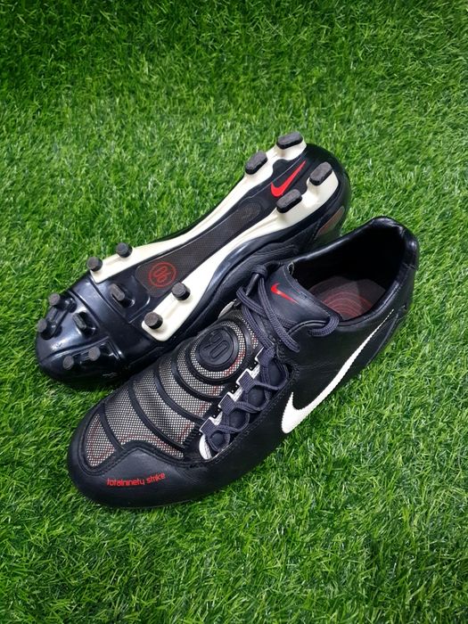 Półprofesjonalne Pro korki Nike Total 90 Strike FG 43
