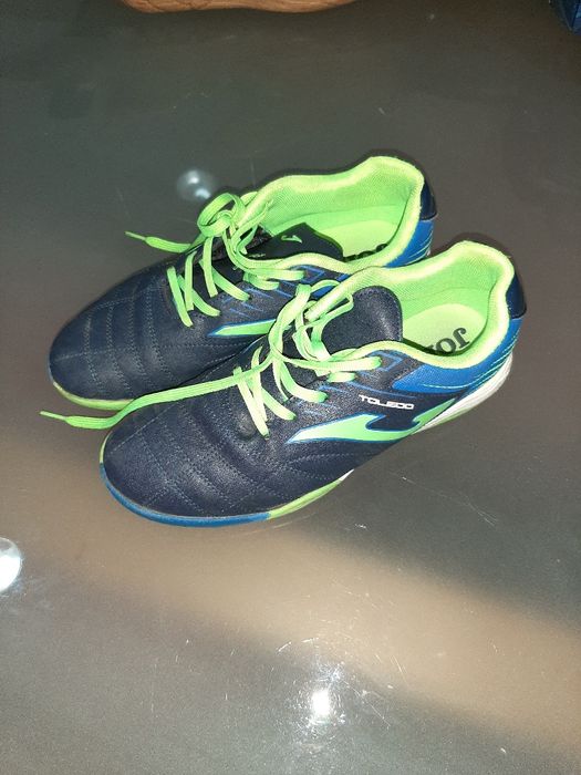 Sapatilhas de futsal como novas