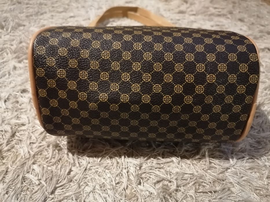 Brązowy kuferek torebka