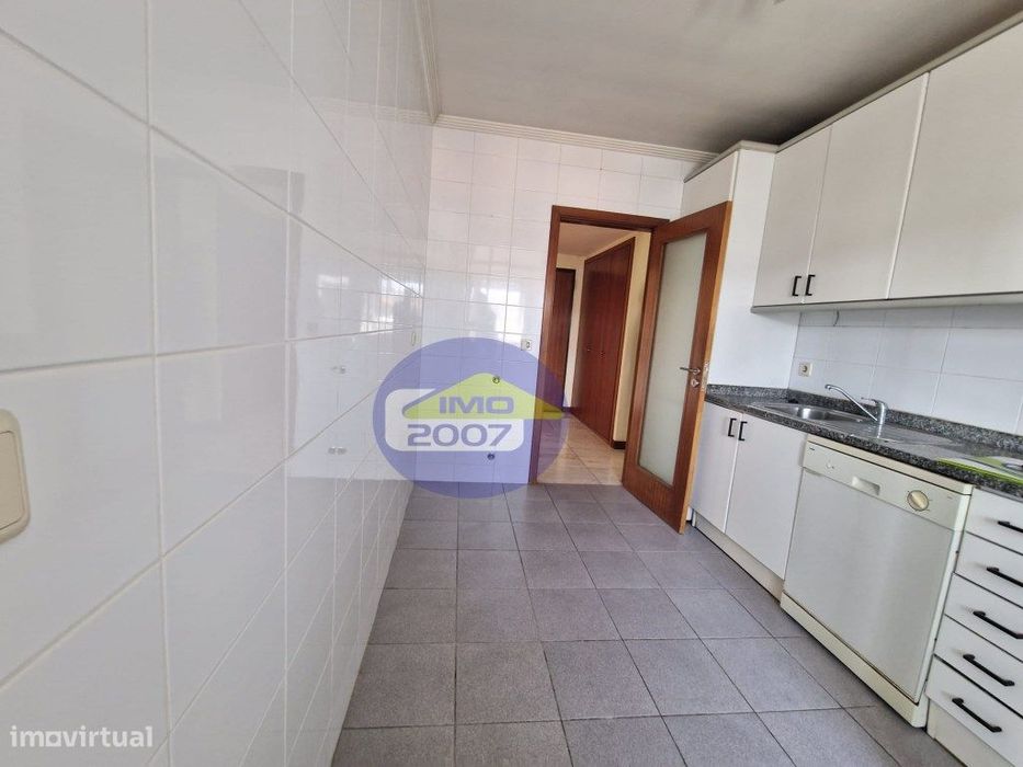 Apartamento T2 em Paços de Brandão — Paços de Brandão, Aveiro
