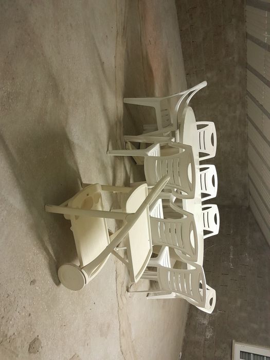 Mesa de plástico grande extensível, oito cadeira e carrinho