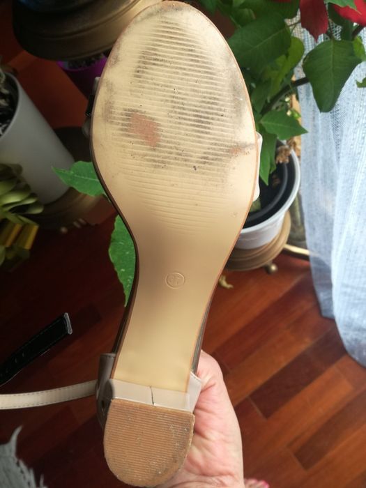 Sandálias da Seaside , beje e preta em verniz