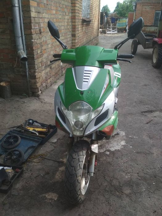 Скутер продам yiben