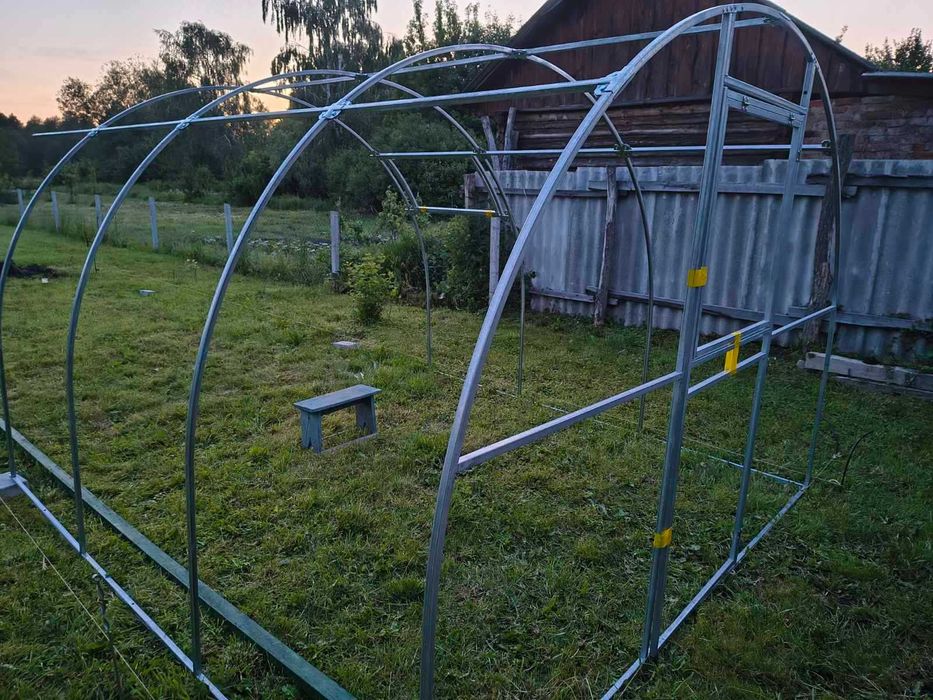 Теплиця з полікарбонату з поливом,нова