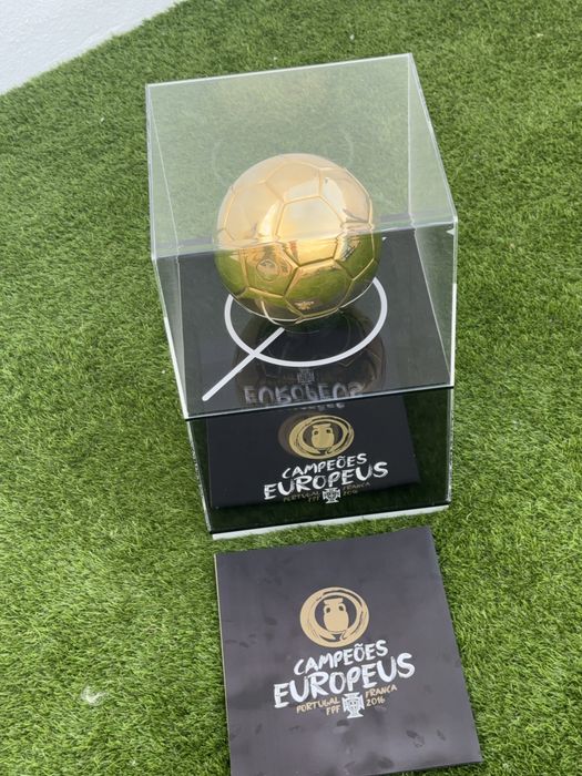 Bola Oficial FPF banhada a Ouro 24k – Edição Limitada Euro (Nº 100/200) O