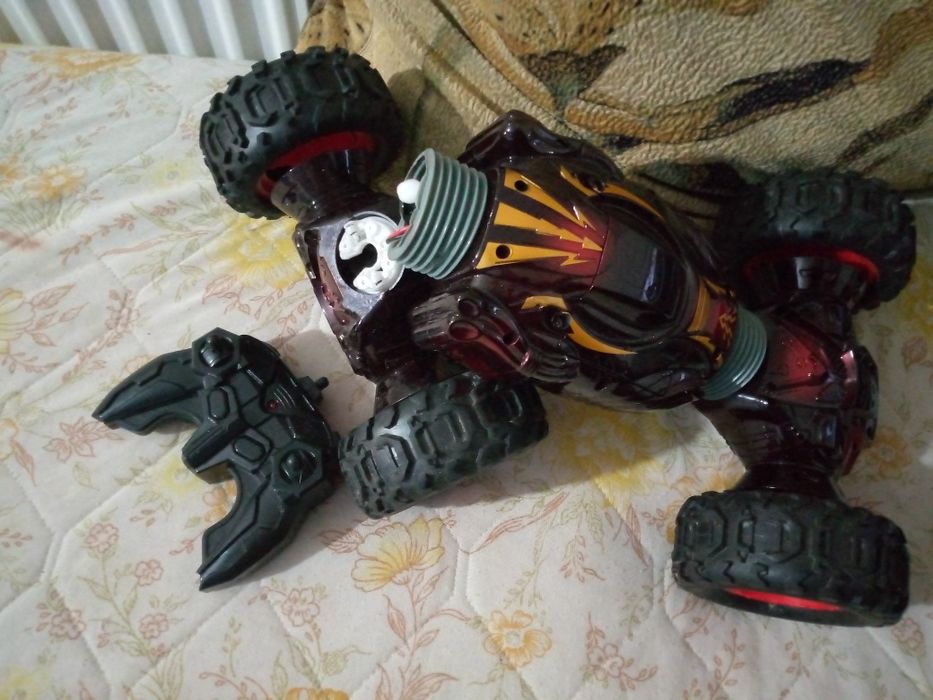 Машинка на радіокеруванні