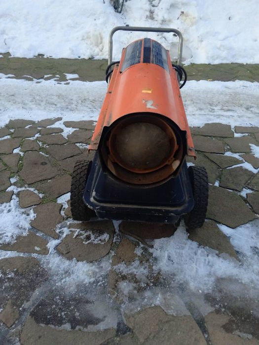 Потужна дизельна теплова гармата