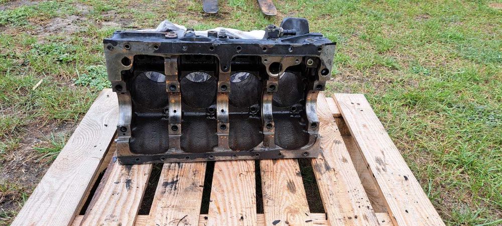 Blok do ciągnika New Holland TL100