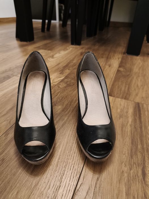 Oddam za darmo czarne buty z otwartym palcem