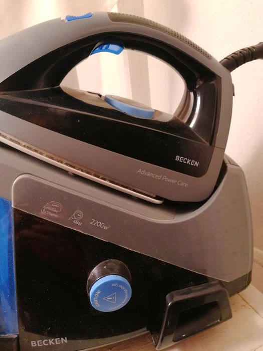 Ferro de engomar com caldeira