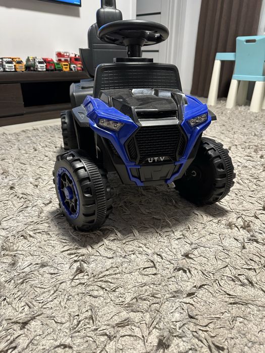 Дитячий електромобіль