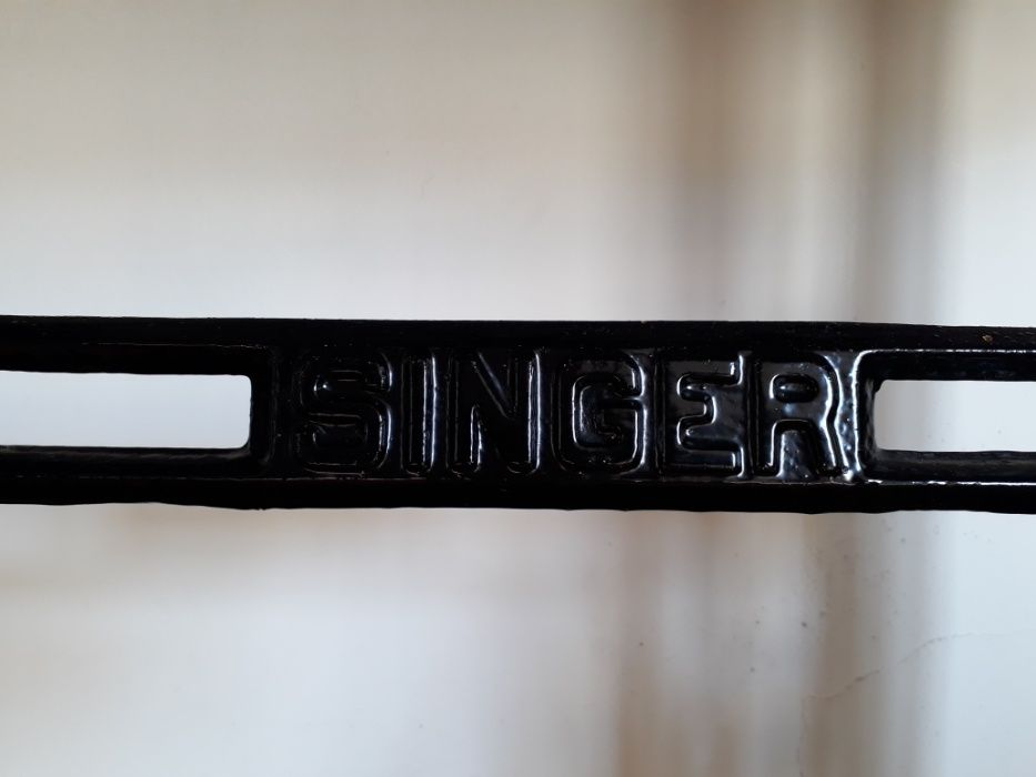 Mesa de Maquina de Costura Antiga Singer