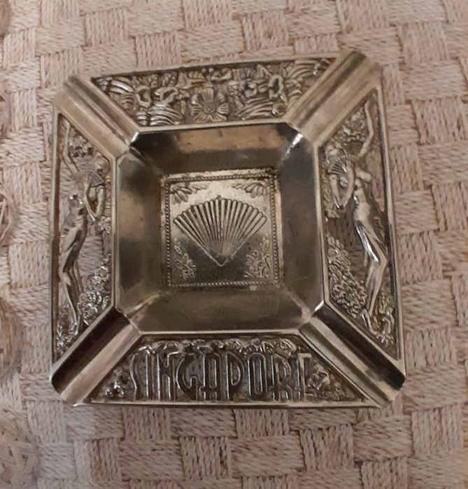 Продам пепельницу.