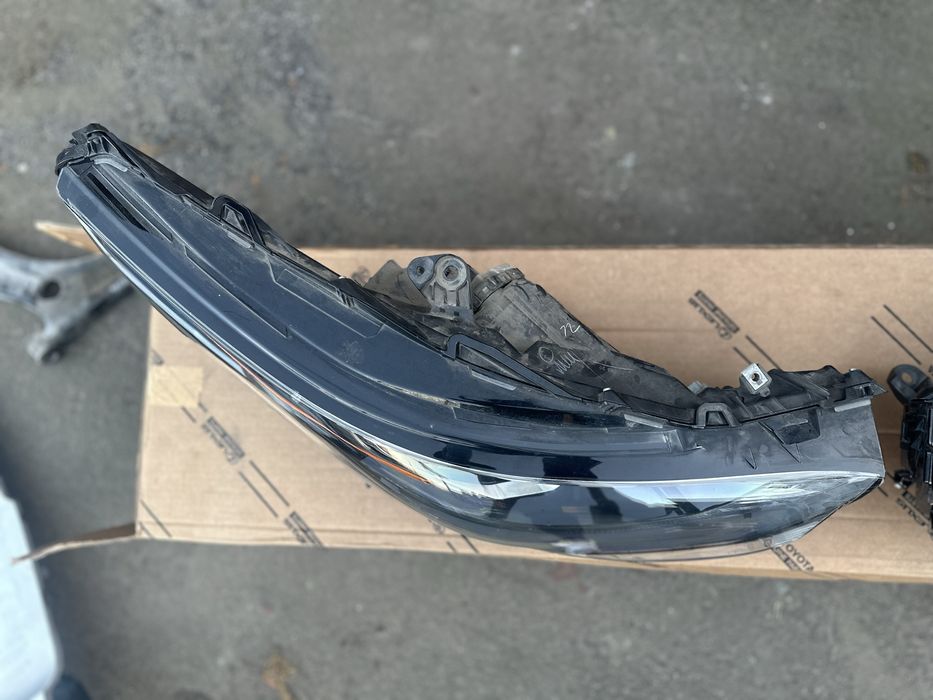 Фара передня Toyota Highlander 2022 Європа