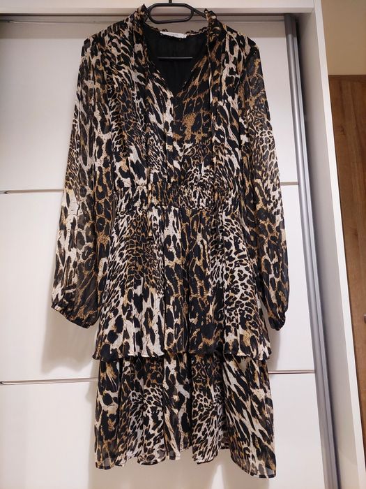 Śliczna sukienka w panterkę