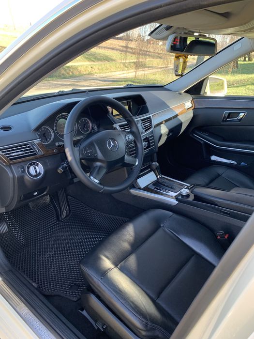 Mercedes-Benz E200 W212