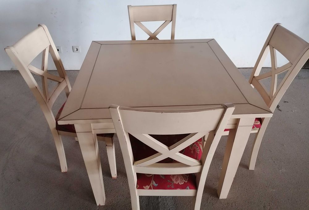 Table and 4 chairs64586359634945121