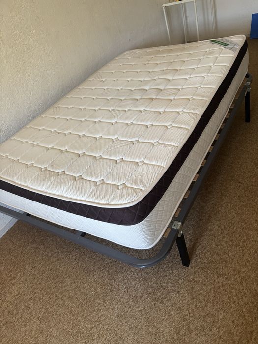 Cama de casal com colchão de qualidade