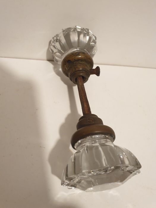 Fantástico antigo conjunto de puxadores em vidro e bronze