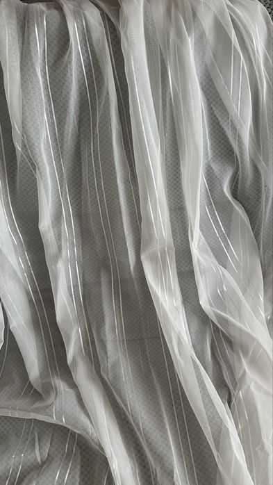 Білий тюль готовий з гачками
