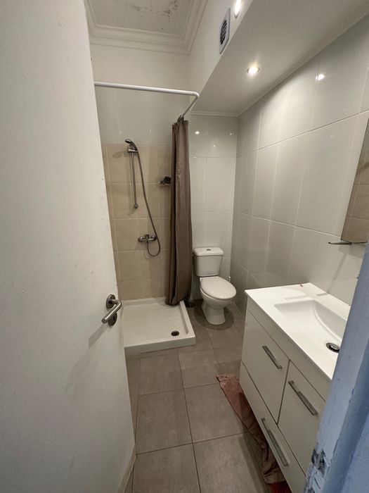 Arrenda-se T0 na Damaia- Excelente localização