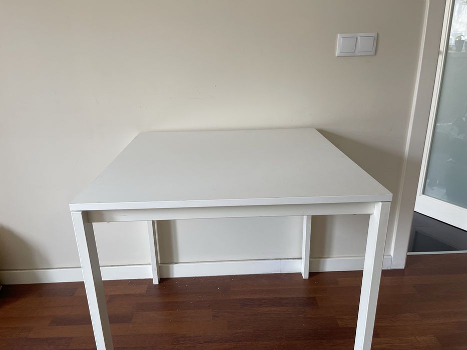 Mesa quadrada madeira