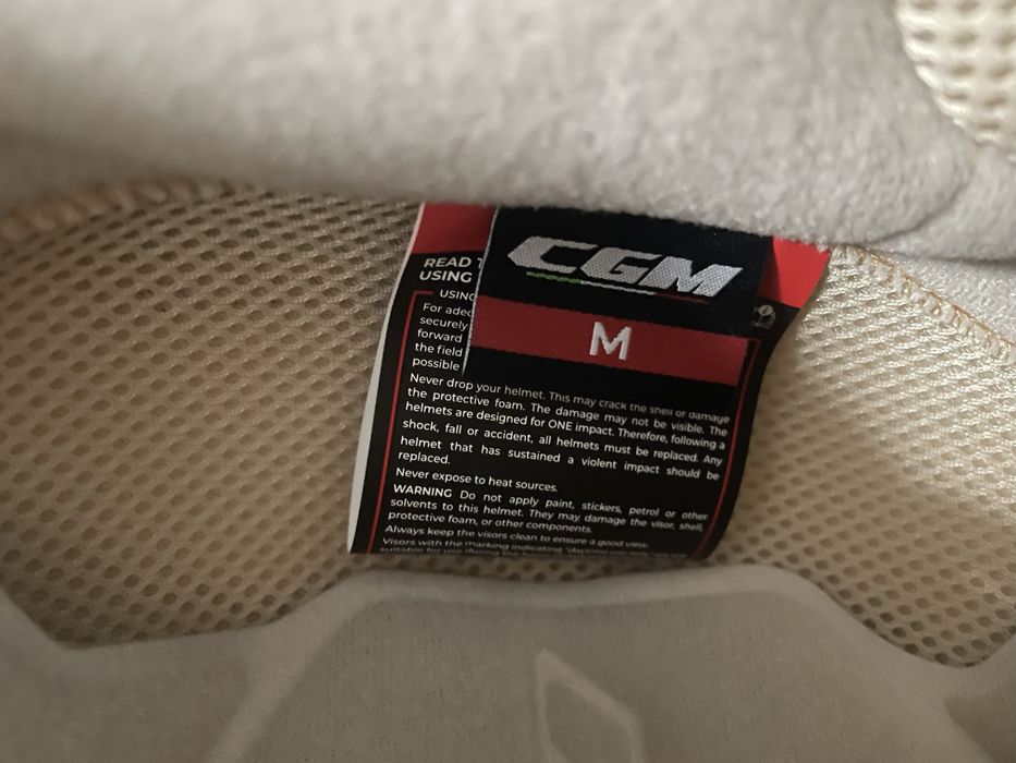 Capacete branco CGM