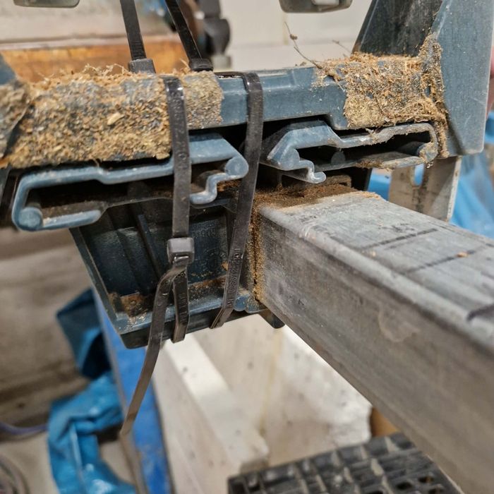 Ukośnica Bosch GCM 8 SJL + stół roboczy