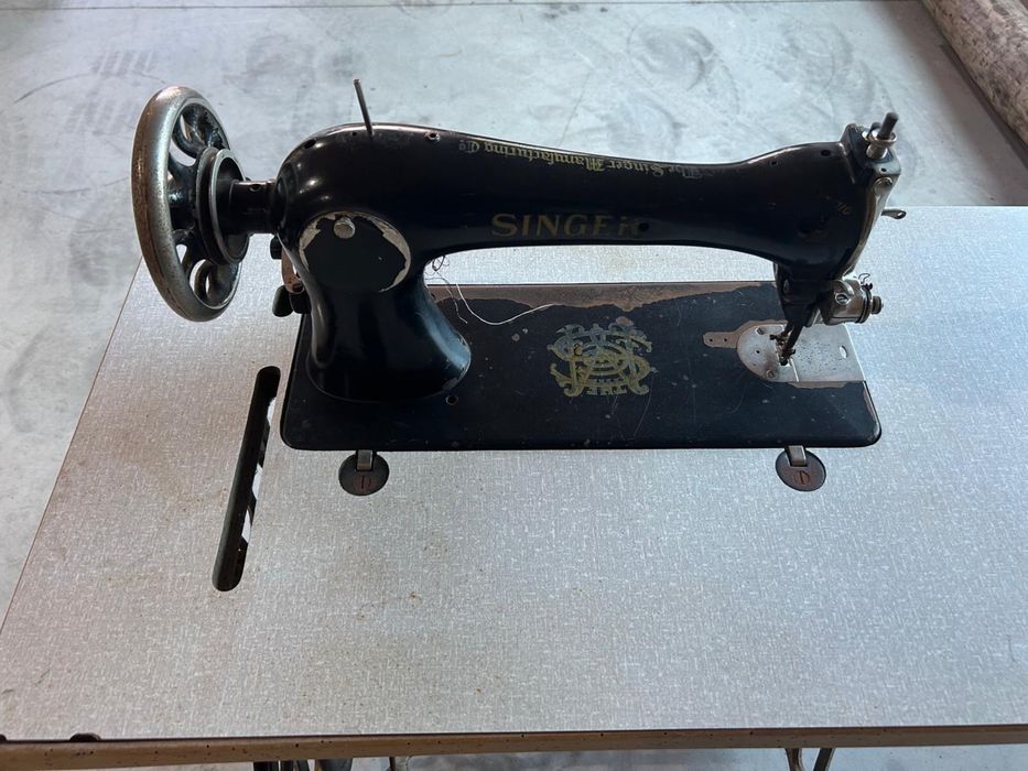 Rara máquina Singer 16k33 com pés