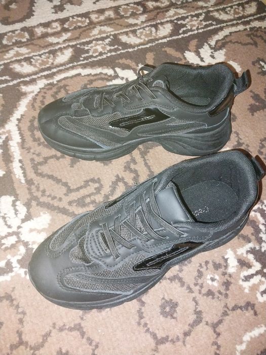 Кросівки 36.   .