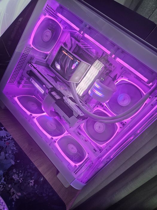 Pc gaming Ryzen 7 9800x3d  e rx 9070xt