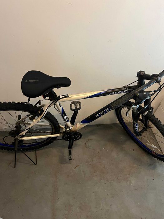 Bicicleta com travão de calço