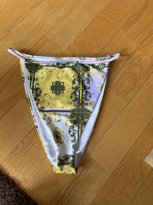 Dol od bikini wysoki stan