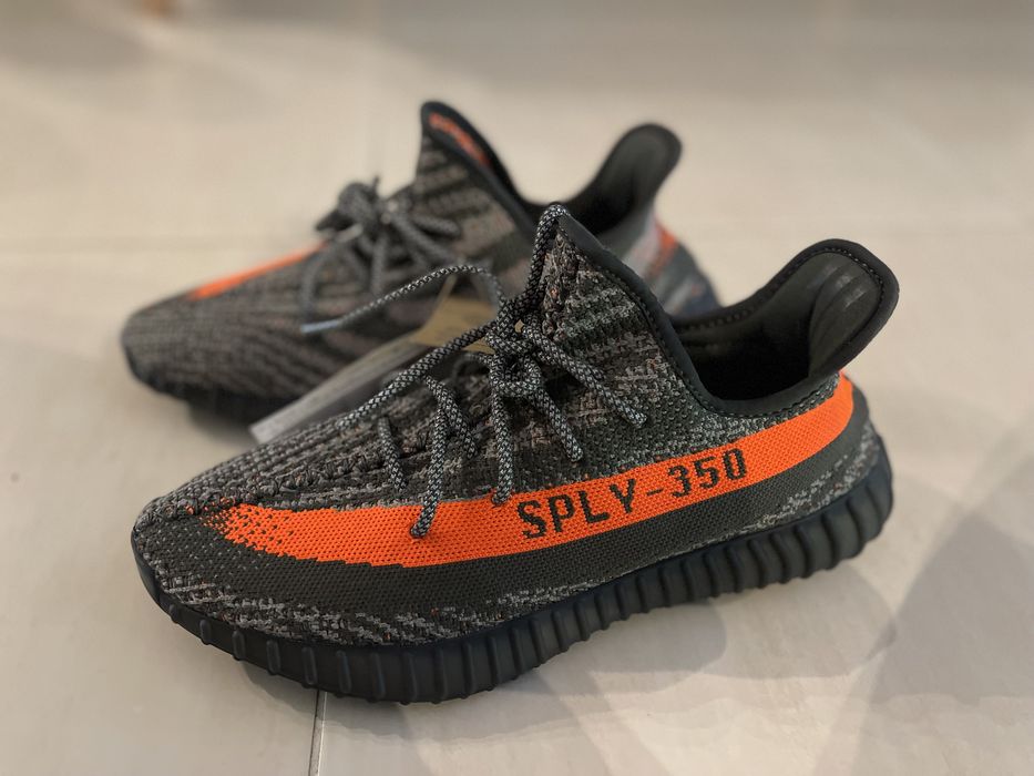 Ténis Yeezy Boost 350 v2