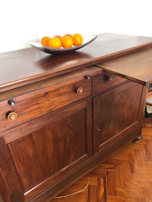 Móvel antigo restaurado