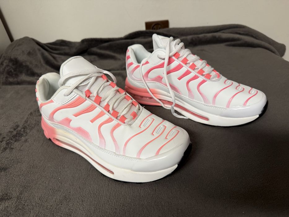 Buty sportowe damskie biało-różowe